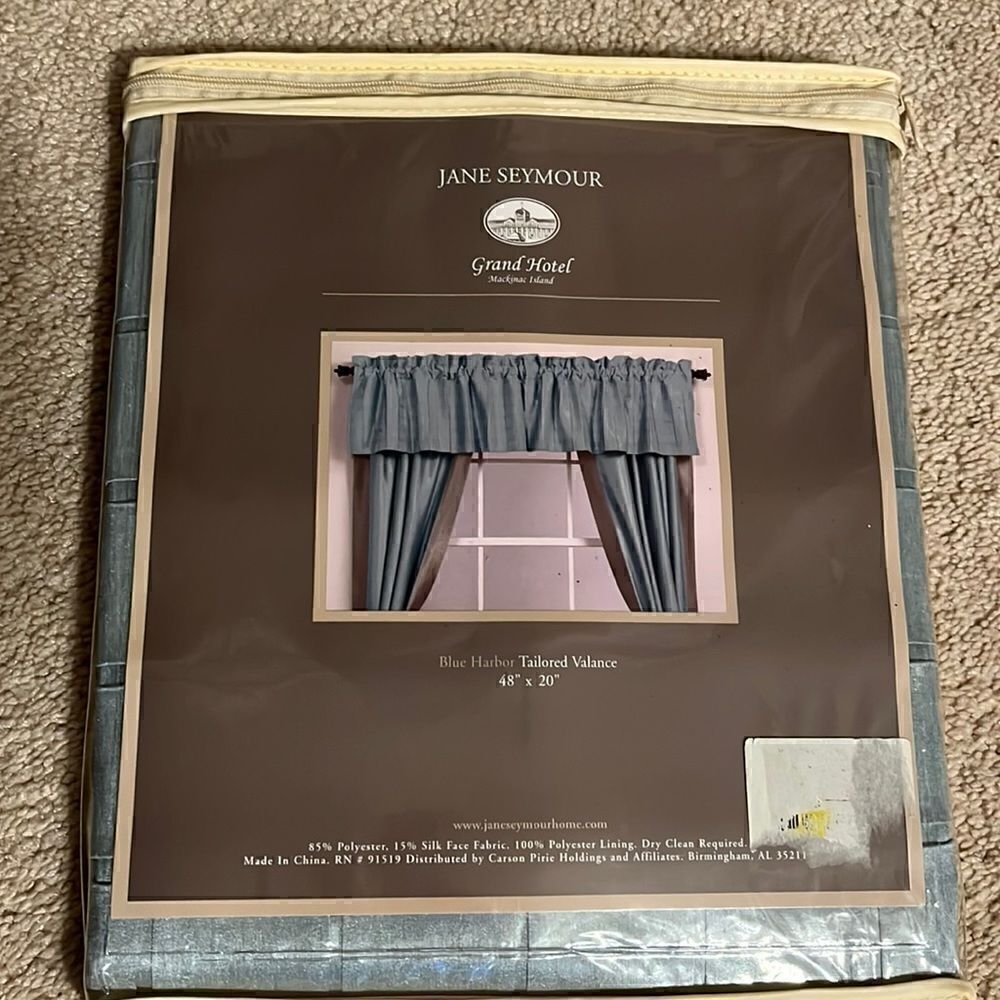 JANE SEYMOUR Tailored Valance
